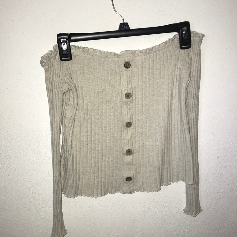 Tight cropped to with button detail